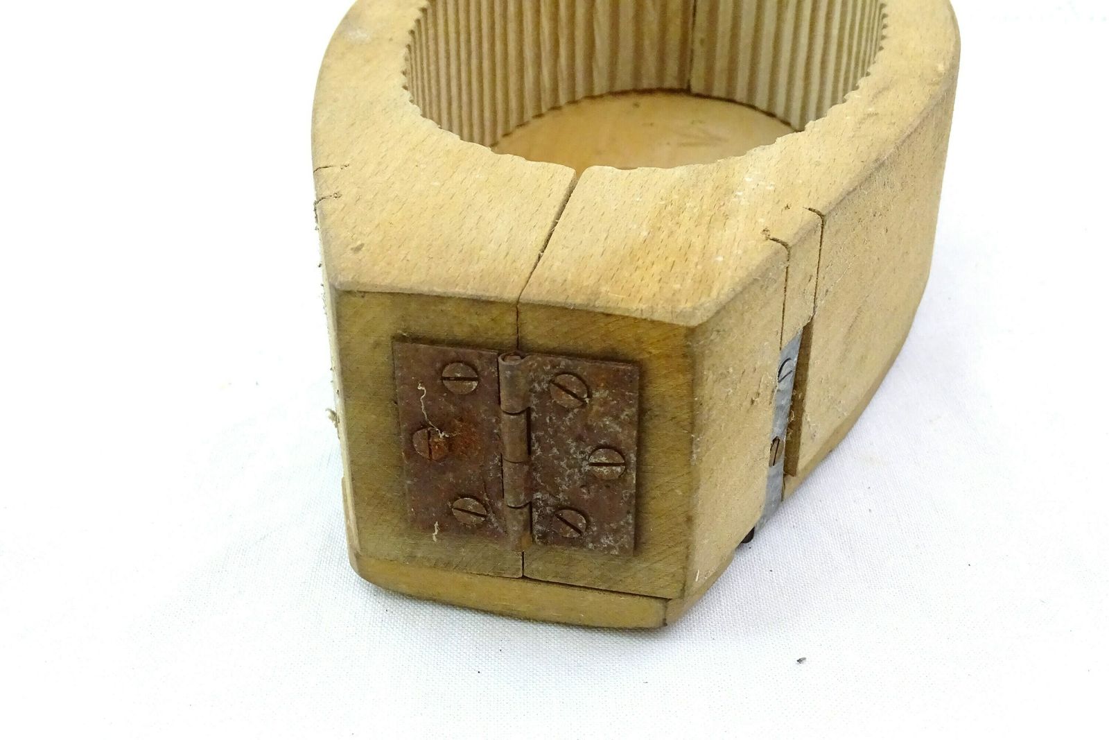 Large Vintage French Unused Oval Wooden Butter Mold With Cow Pattern And Hinged Sides In Excellent Condition, Farmhouse Country Diary France photo 140.0