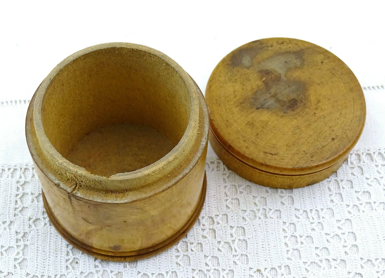 Antique French Turned Wooden Round Box, Retro Treen Box Made Of Wood From France, Brocante Country Farmhouse Flea Market Home Decor photo Home Decor