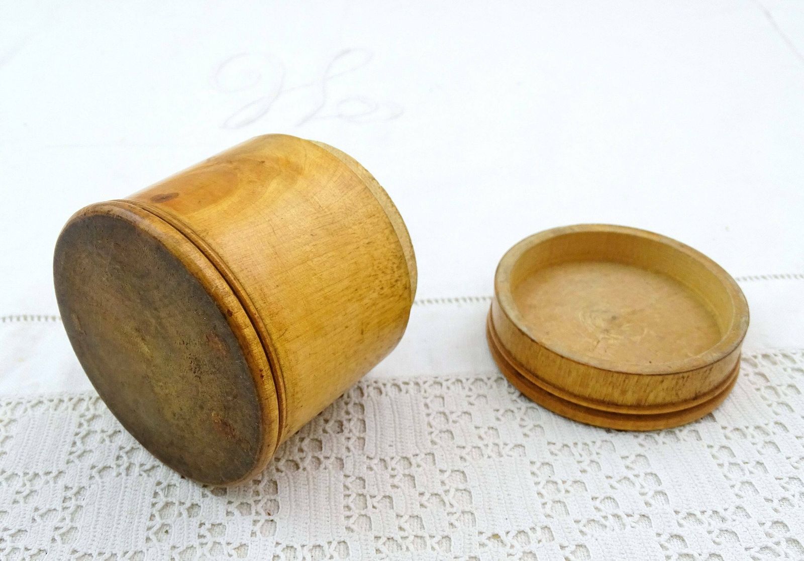 Antique French Turned Wooden Round Box, Retro Treen Box Made Of Wood From France, Brocante Country Farmhouse Flea Market Home Decor photo 68.0