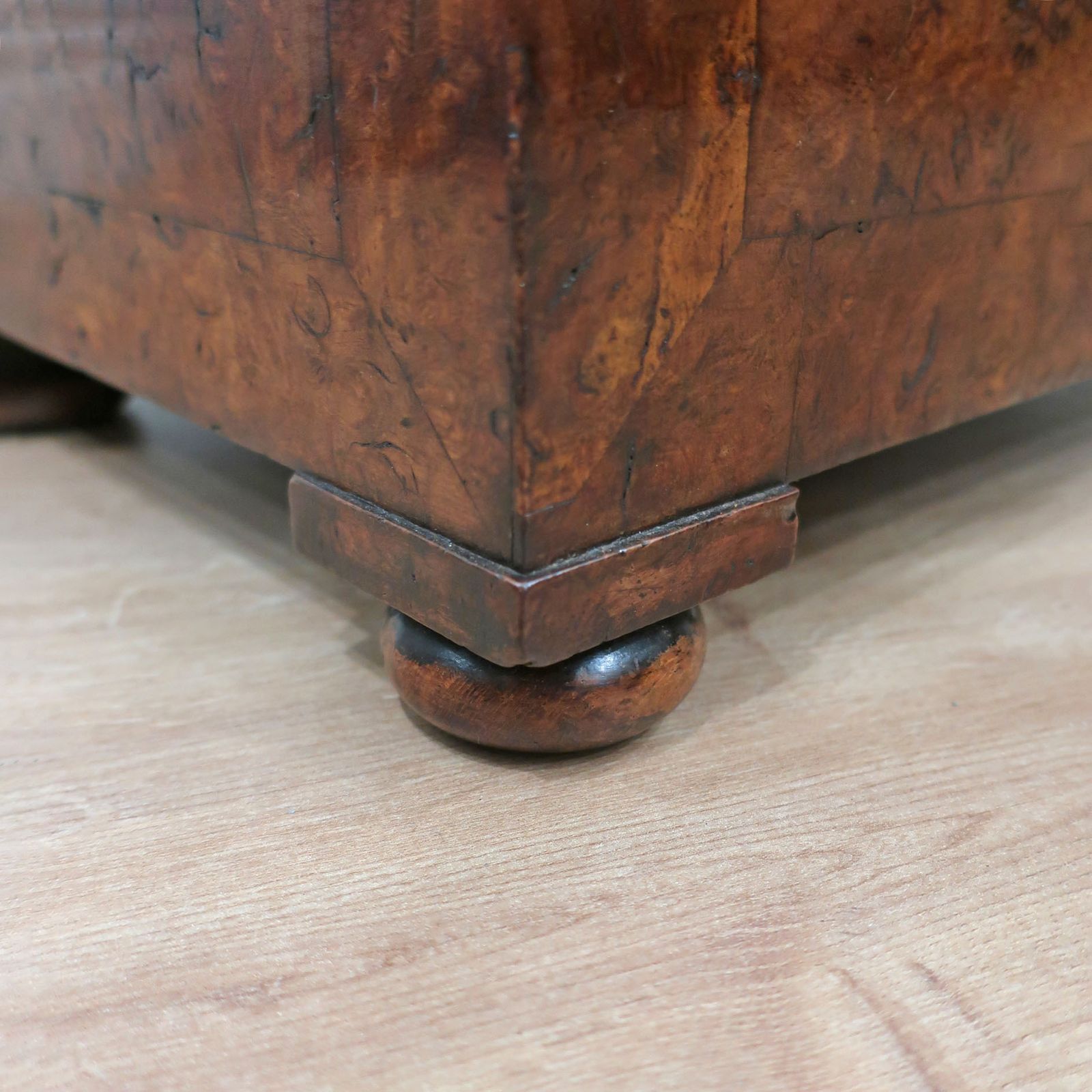 photo furniture Georgian Pollard Oak Cellarette