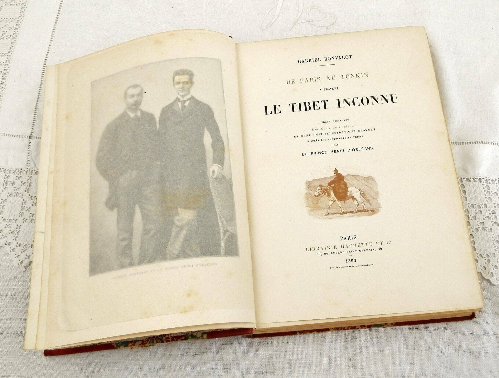 Zeldzaam Antiek Boek In Rood Leer En Gemarmerd Papier Door Gabriel Bonvalot "De Paris Au Tonkin A Travers Le Tibet Inconnu" 1892 – Met Kaart photo for sale