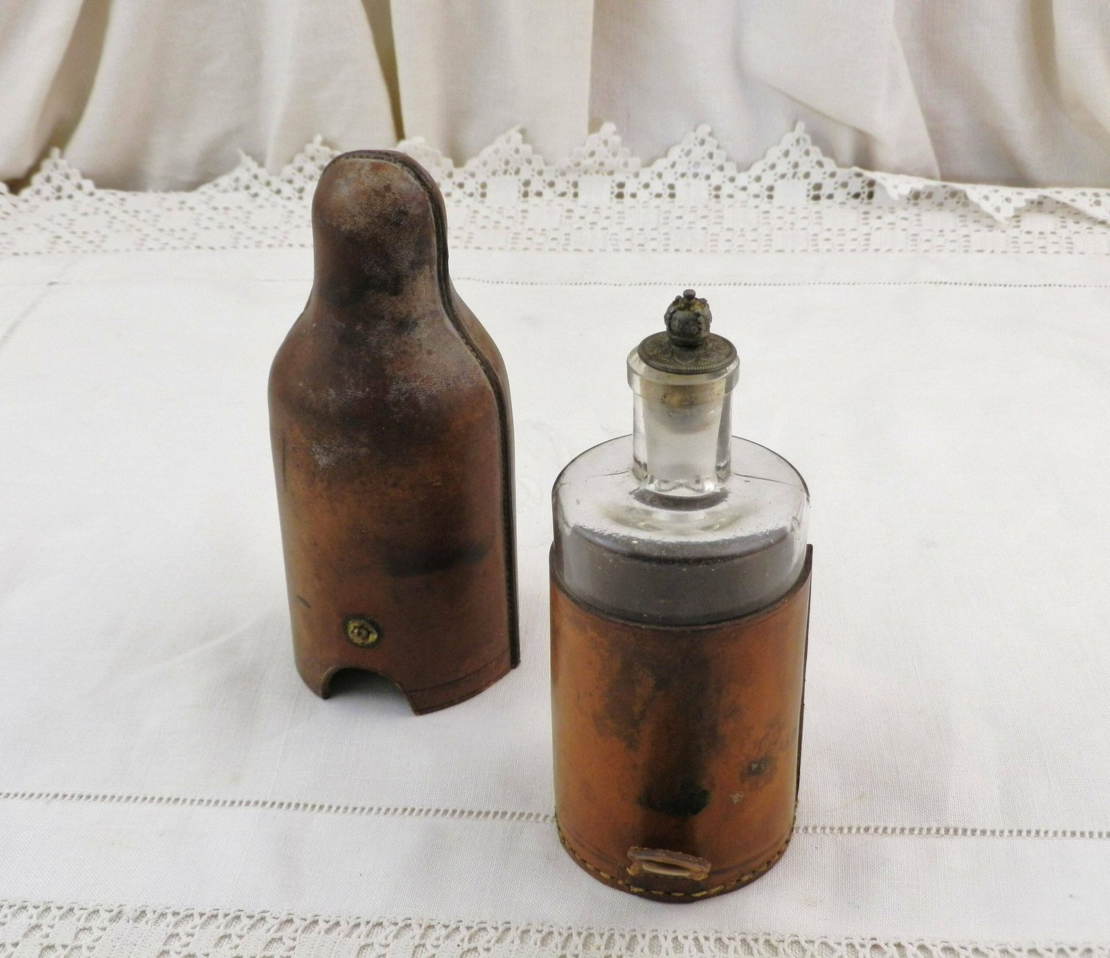 Antiek Frans Reisparfumflesje Met Leren Hoes, Vintage Accessoire, Retro Boudoirobject