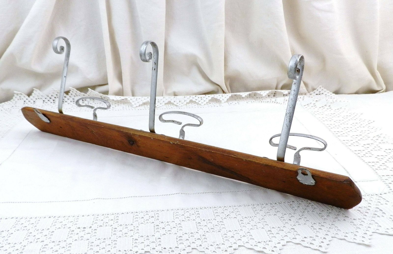 Antieke Franse Kapstok Van Hout En Metaal Met 3 Haken, Landelijke Stijl – Geschikt Als Garderobe Of Badkameraccessoire photo 85.0