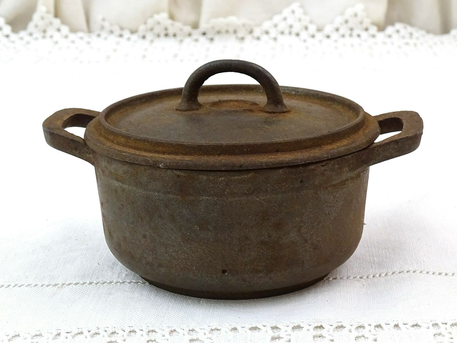 photo furniture Small Toy Vintage French Cast Iron Cooking Pot With 2 Side Handles, Tiny Retro Le Creuset Casserole Style Pan From France, Kids Cooking Item