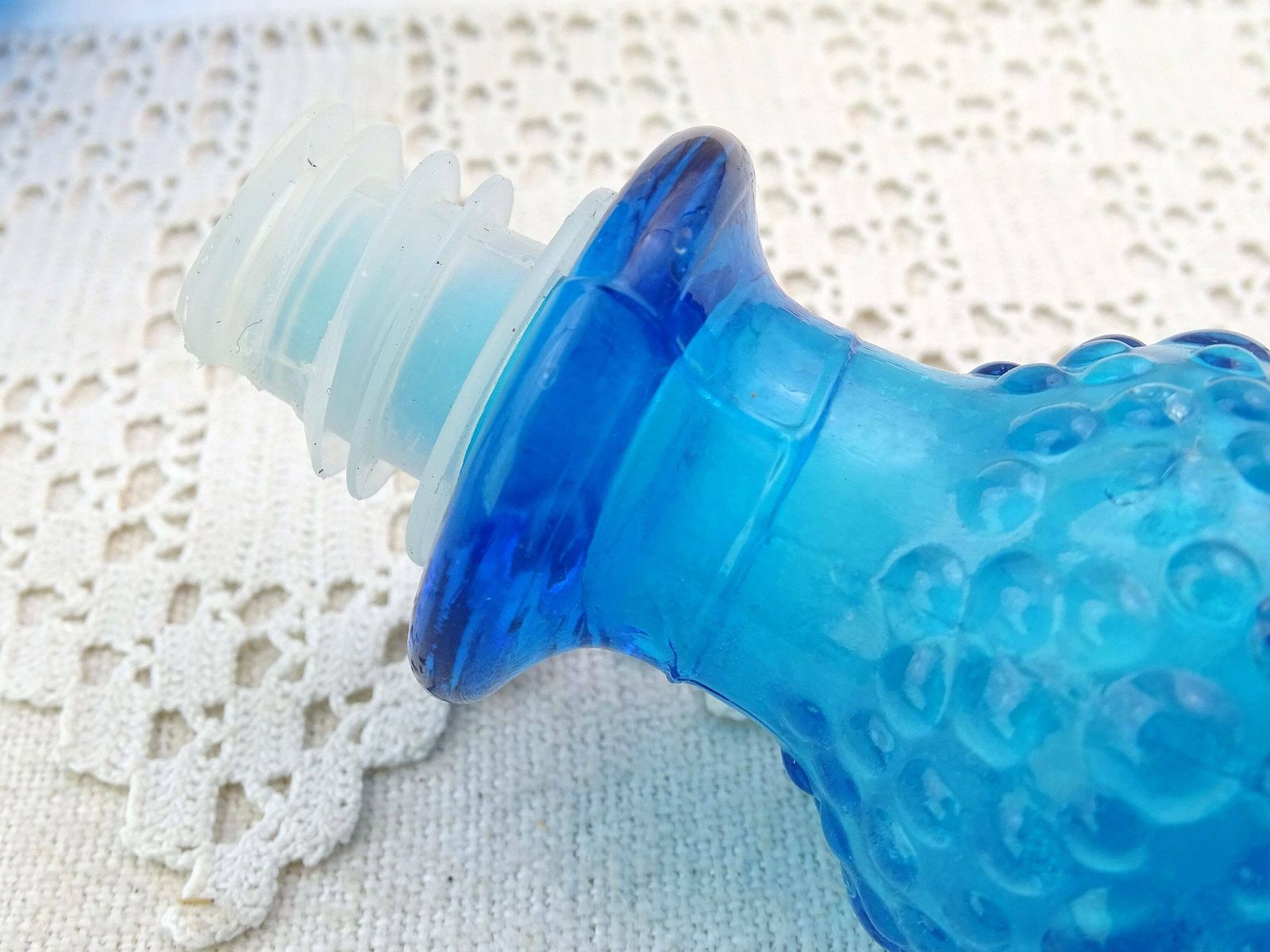 Grote vintage blauwe glazen fles in Empoli-stijl, mid-century, jaren 1960, met stop – Europees glaswerk photo buy