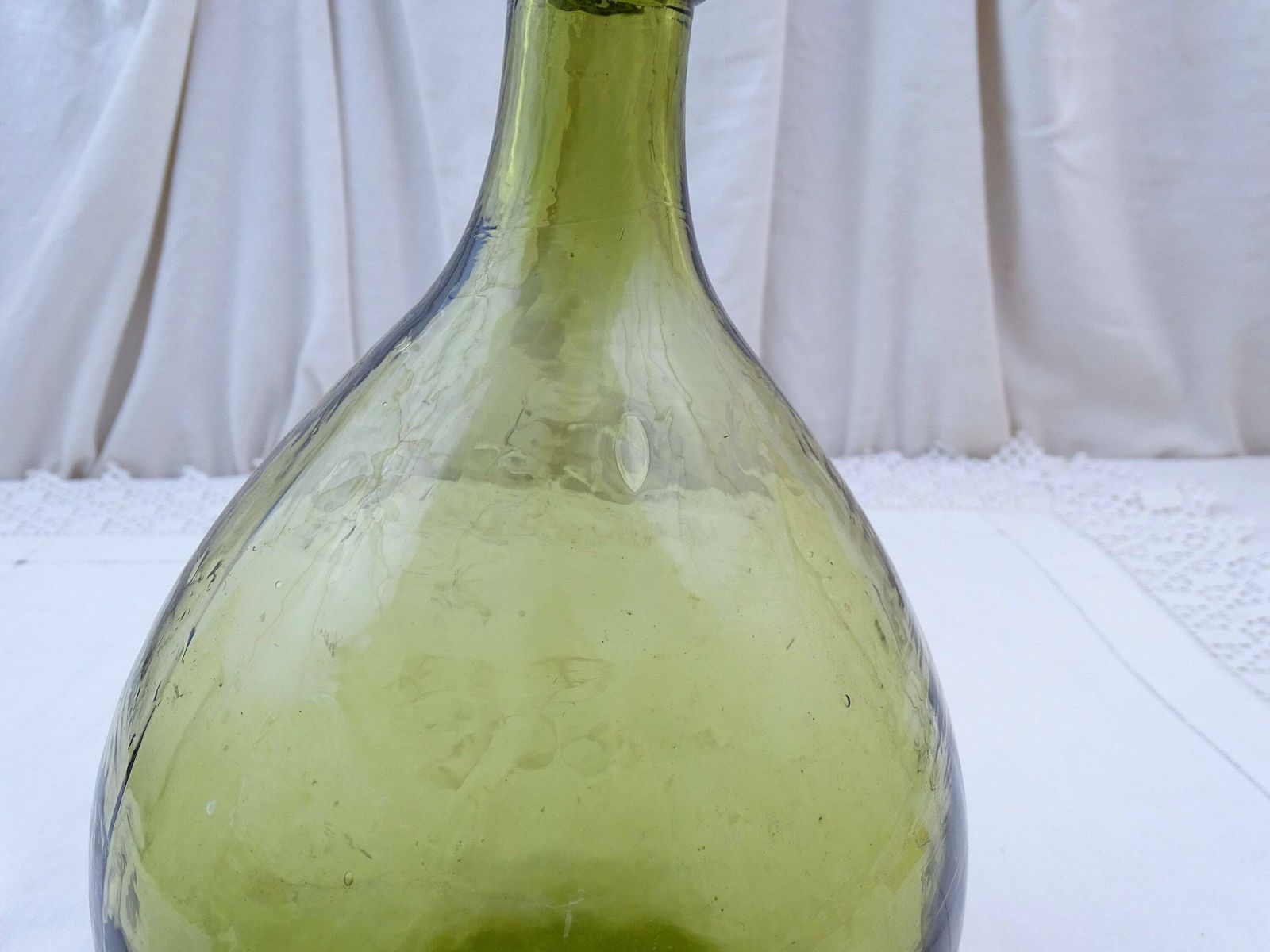Kleine Vintage Franse Groene Glazen Demijohn Carboy 3 L / 0,79 Gallon, Rustieke Landelijke Boerendecoratie, Ronde Demi John Fles Uit Frankrijk photo Woonaccessoires