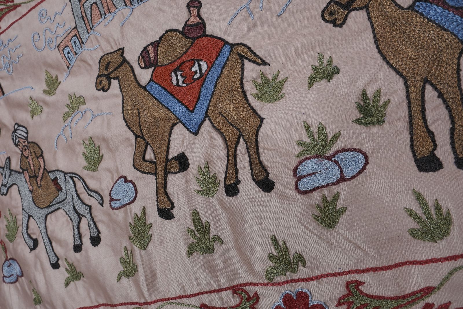 Tashkent Suzani Animal Silk Tablecloth Case Made From A 19th Century Textile, Uzbek Wall Hanging Decor   Silk Camel Runner photo vinterior