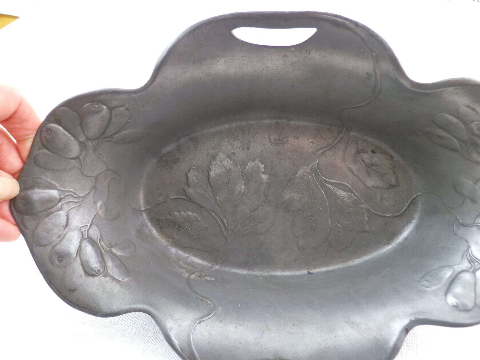 Antiek Art Nouveau Jugendstil Tinnen Schaal Van Osiris, Duitsland 1902, Met Gedreven Bladpatroon – Vintage Metalen Fruitschaal, Brocante Woondecoratie photo 75.0