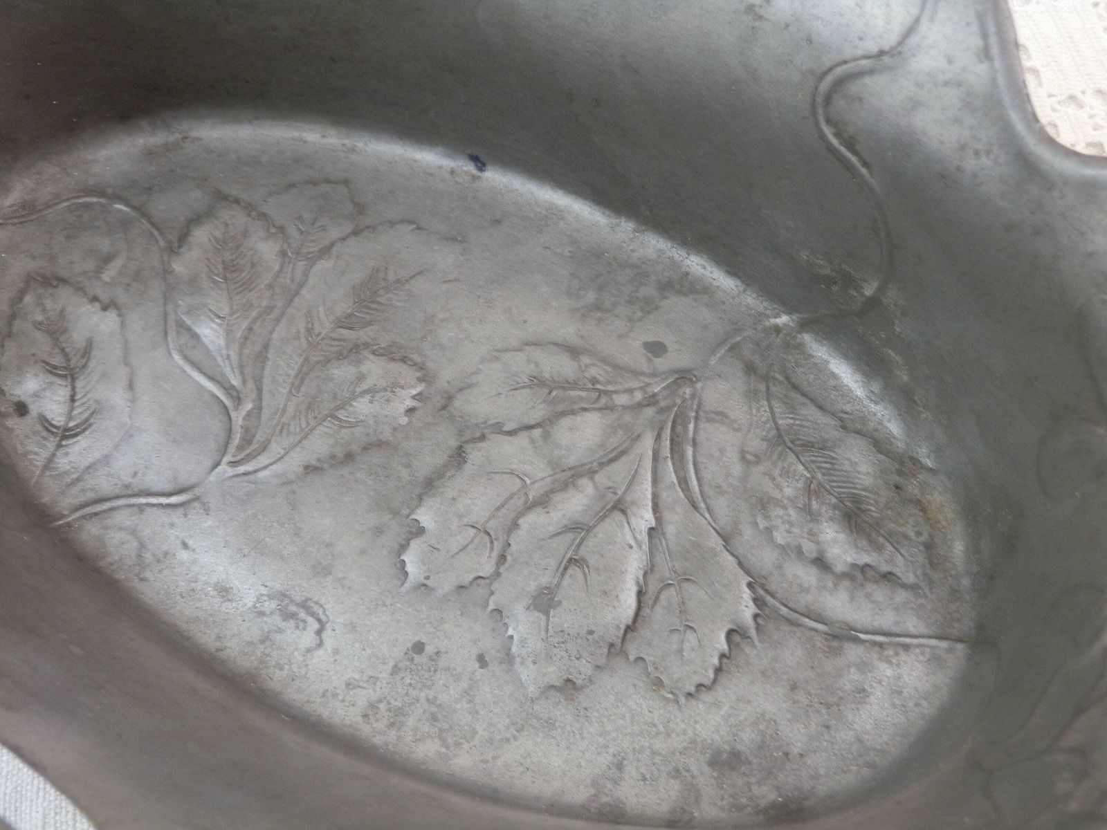 Antique Art Nouveau Jugendstil Pewter Dish By Osiris Germany 1902 With Embossed Leaf Pattern, Vintage Metal Fruit Bowl, Brocante Home Decor photo vintage
