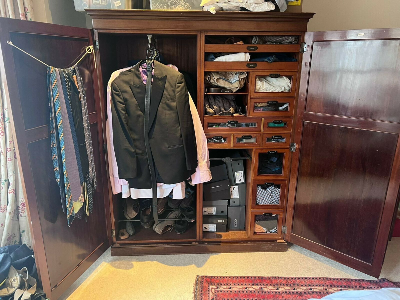 Elegant Early 20th Century Mahogany Gentleman's Wardrobe photo furniture