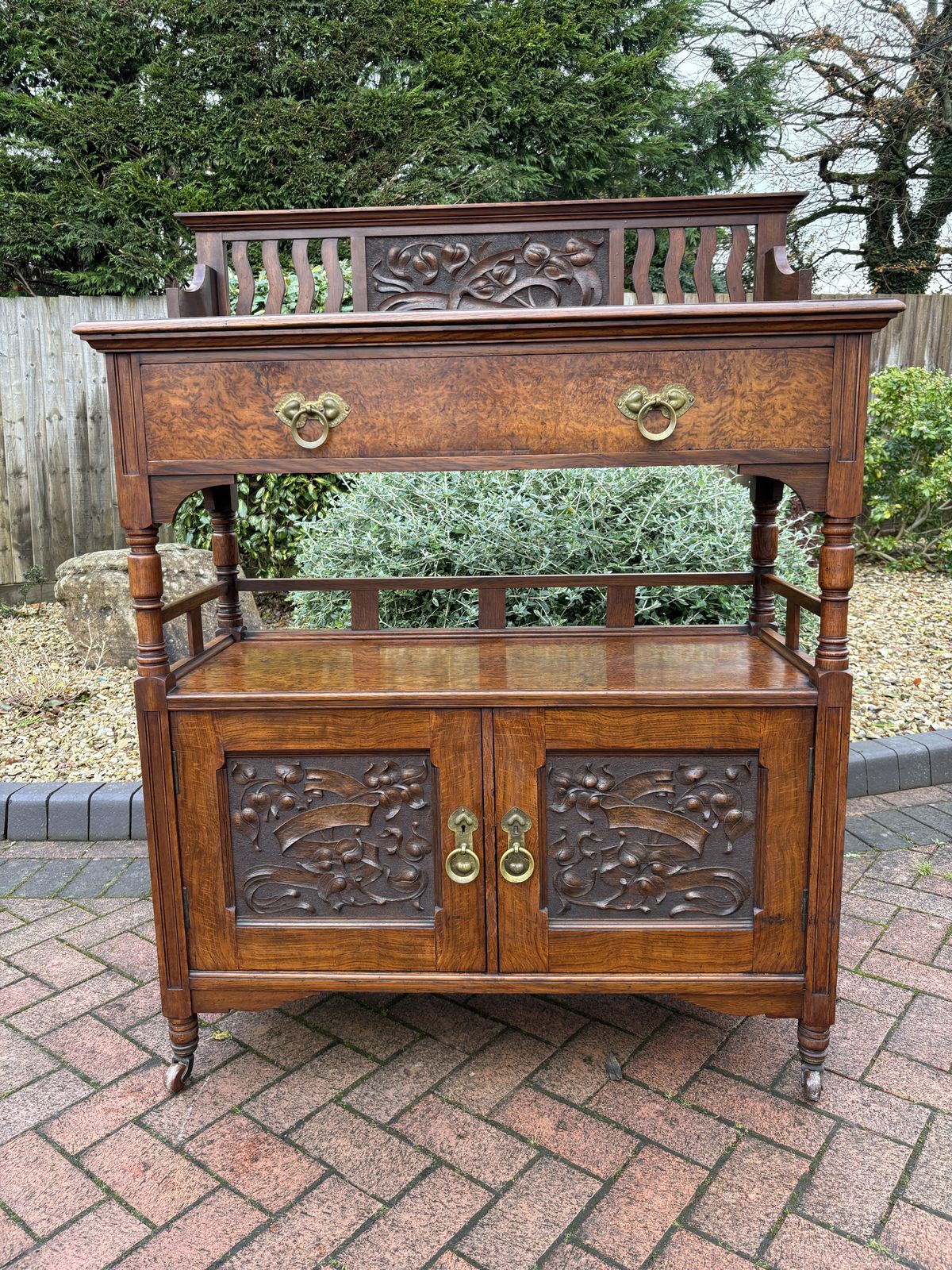 Arts & Crafts Buffet By Shapland & Petter photo vinterior