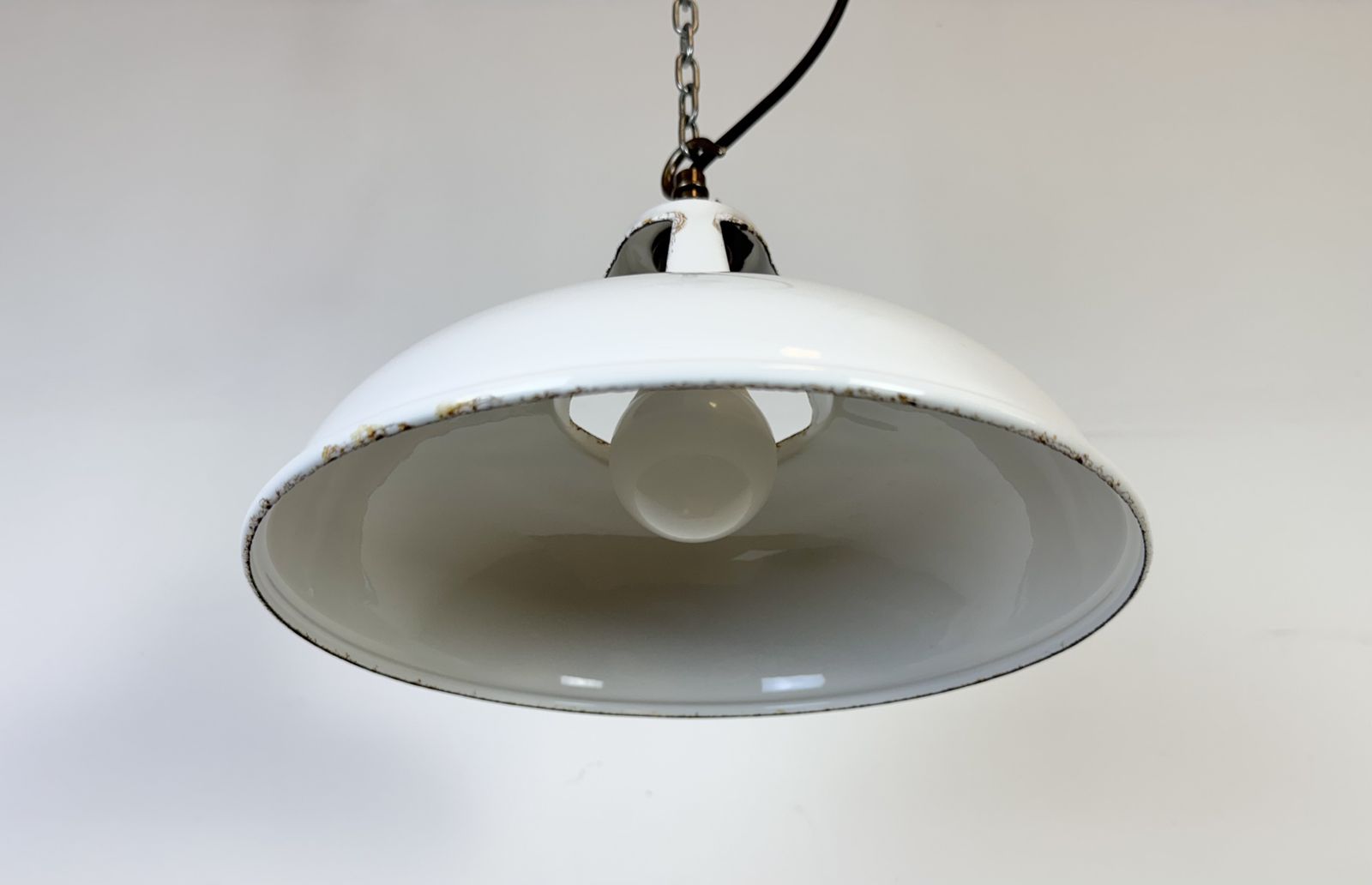 photo vinterior Industrial White Enamel Factory Pendant Lamp From Thorlux, 1960s