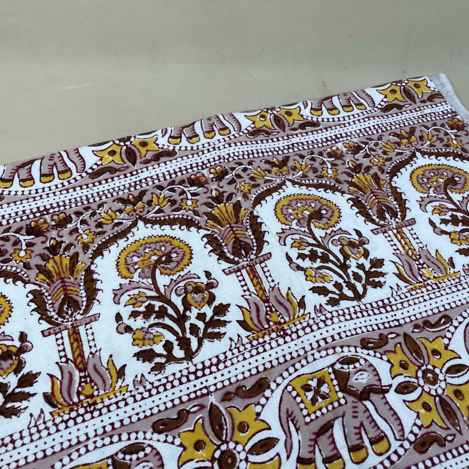 Hand Printed Indian Fabric 147x213cm Elephant Pattern Block Pink White Tapestry Cotton Handmade Craft Dress Making Traditional Cloth India photo Textiles