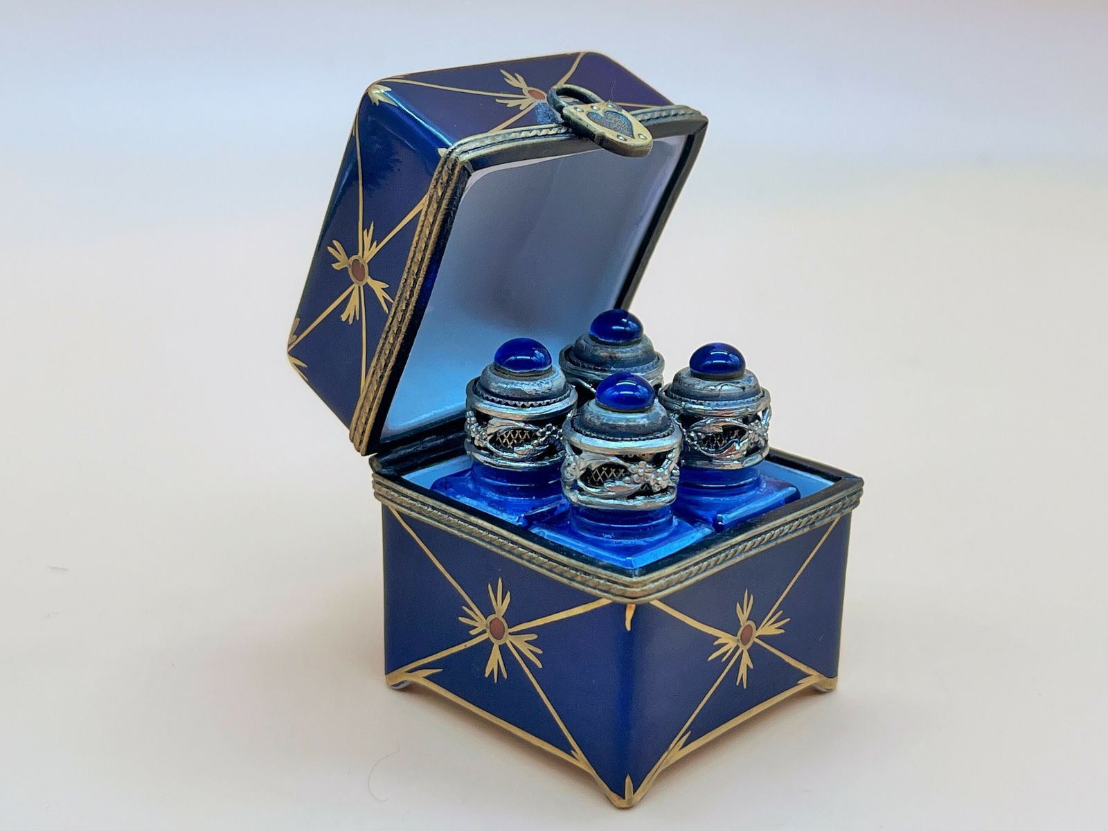 Peint Main Limoges Porcelain Cobalt Trinket Box With 4 Internal Glass Perfume Bottles. photo 149.95