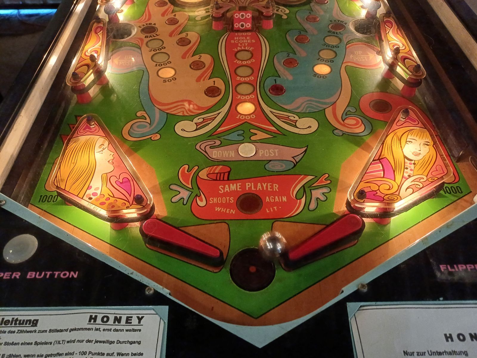 photo furniture Pinball Machine Williams Honey 1972