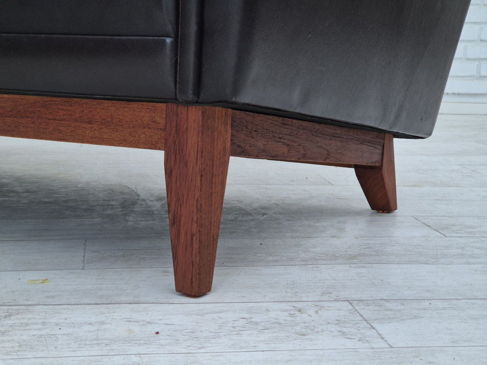 photo furniture 1970s, Danish 2 Seater Sofa, Original Condition, Furniture Leather, Solid Teak Wood.