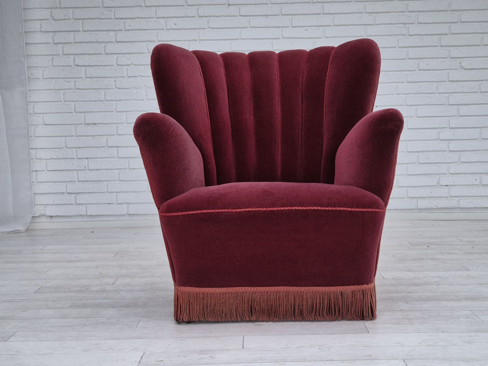 Ca. Jaren 1960, Deense Fauteuil, Ongerestaureerde Staat, Kersrood Meubelvelours. photo 1550.0