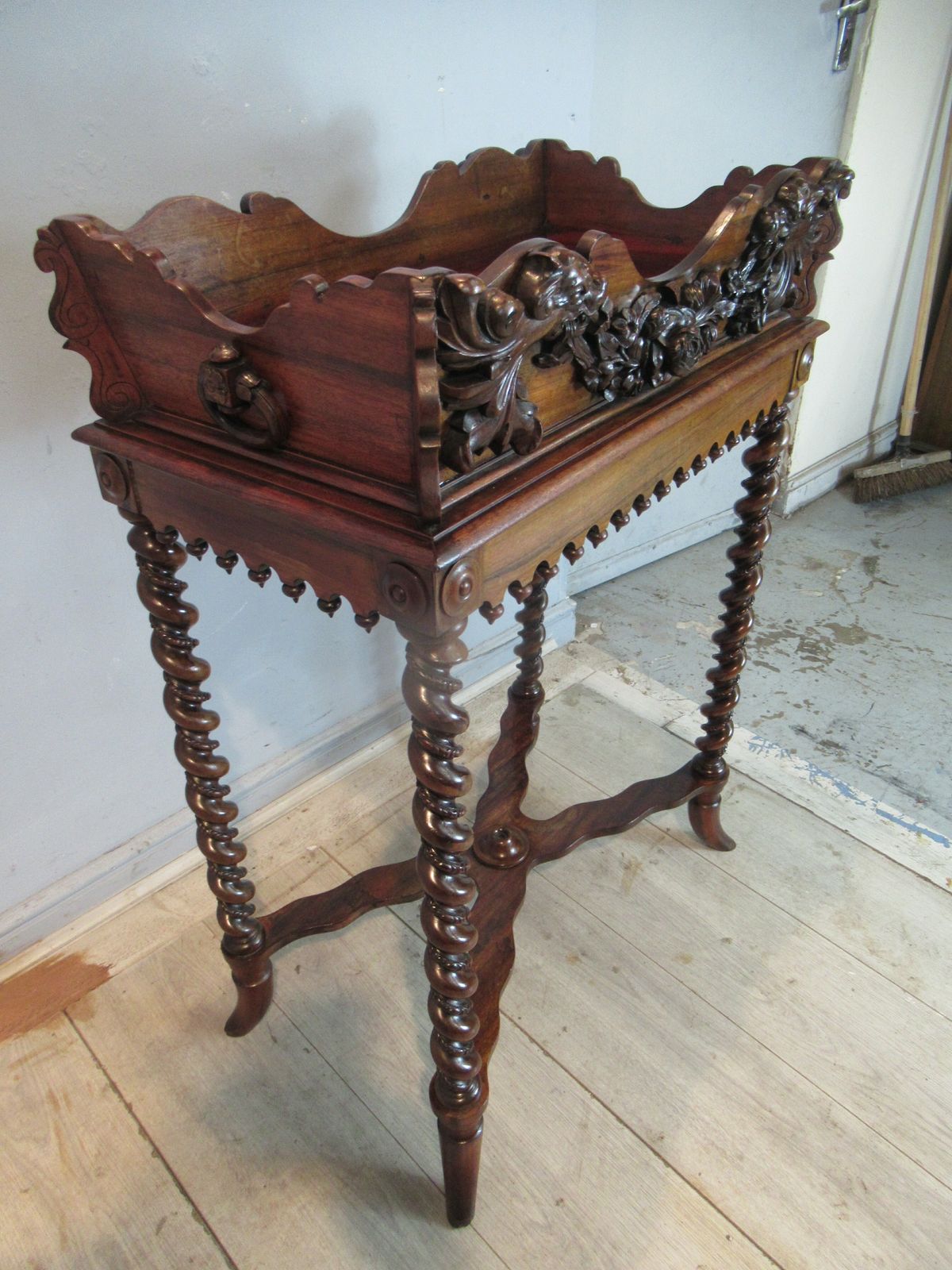 photo buy 19th Century    Carved And Decorated Plant Holder