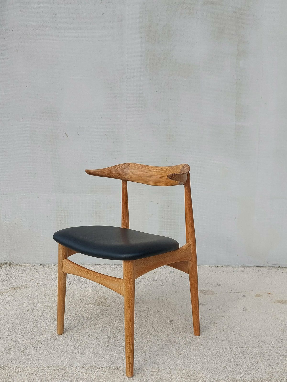 Cow Horn Chair / Cow Horn / Designer Chair / Danish Furniture Design / Danish / Solid Oak / Black Prescott Leather / Knud Færch / 1969's photo furniture