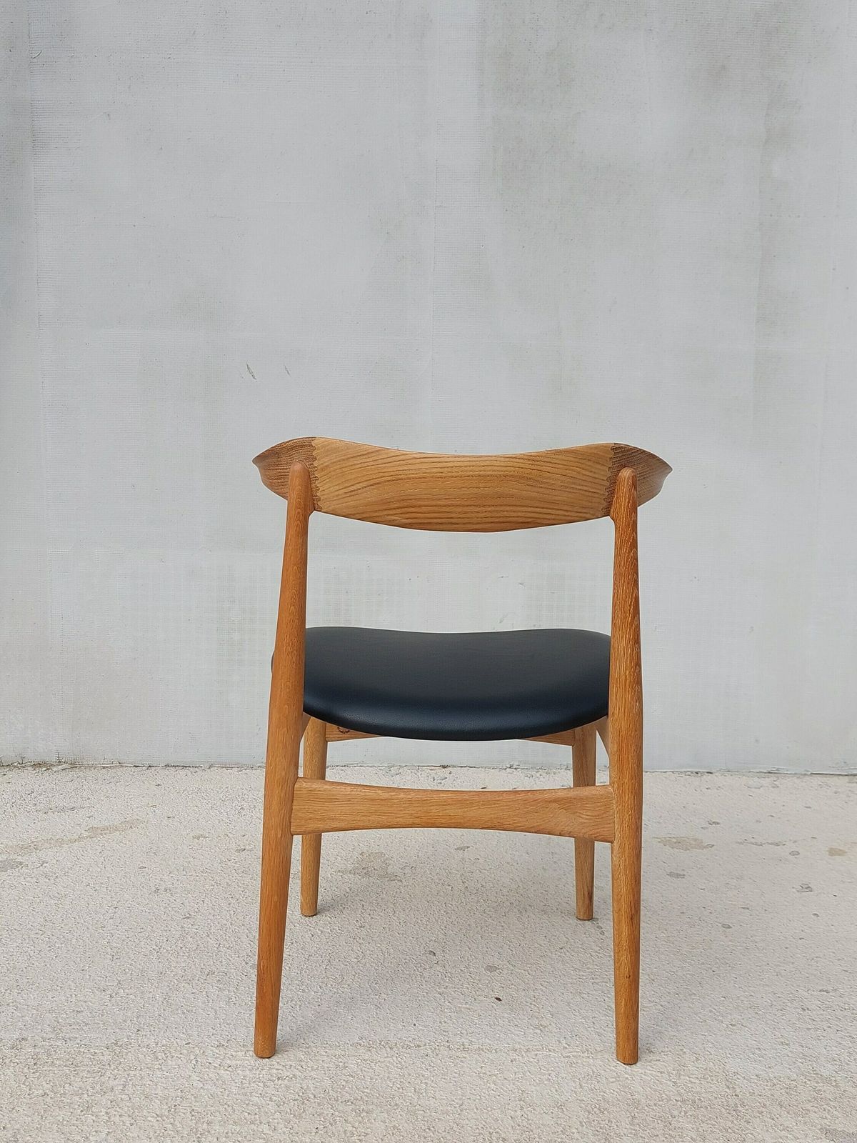photo furniture Cow Horn Chair / Cow Horn / Designer Chair / Danish Furniture Design / Danish / Solid Oak / Black Prescott Leather / Knud Færch / 1969's