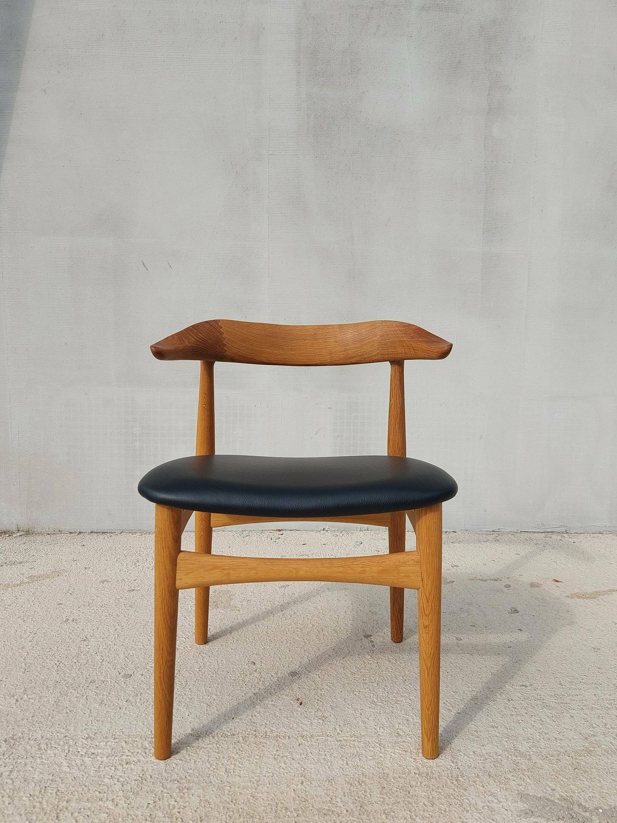 Cow Horn Chair / Cow Horn / Designer Chair / Danish Furniture Design / Danish / Solid Oak / Black Prescott Leather / Knud Færch / 1969's photo Furniture