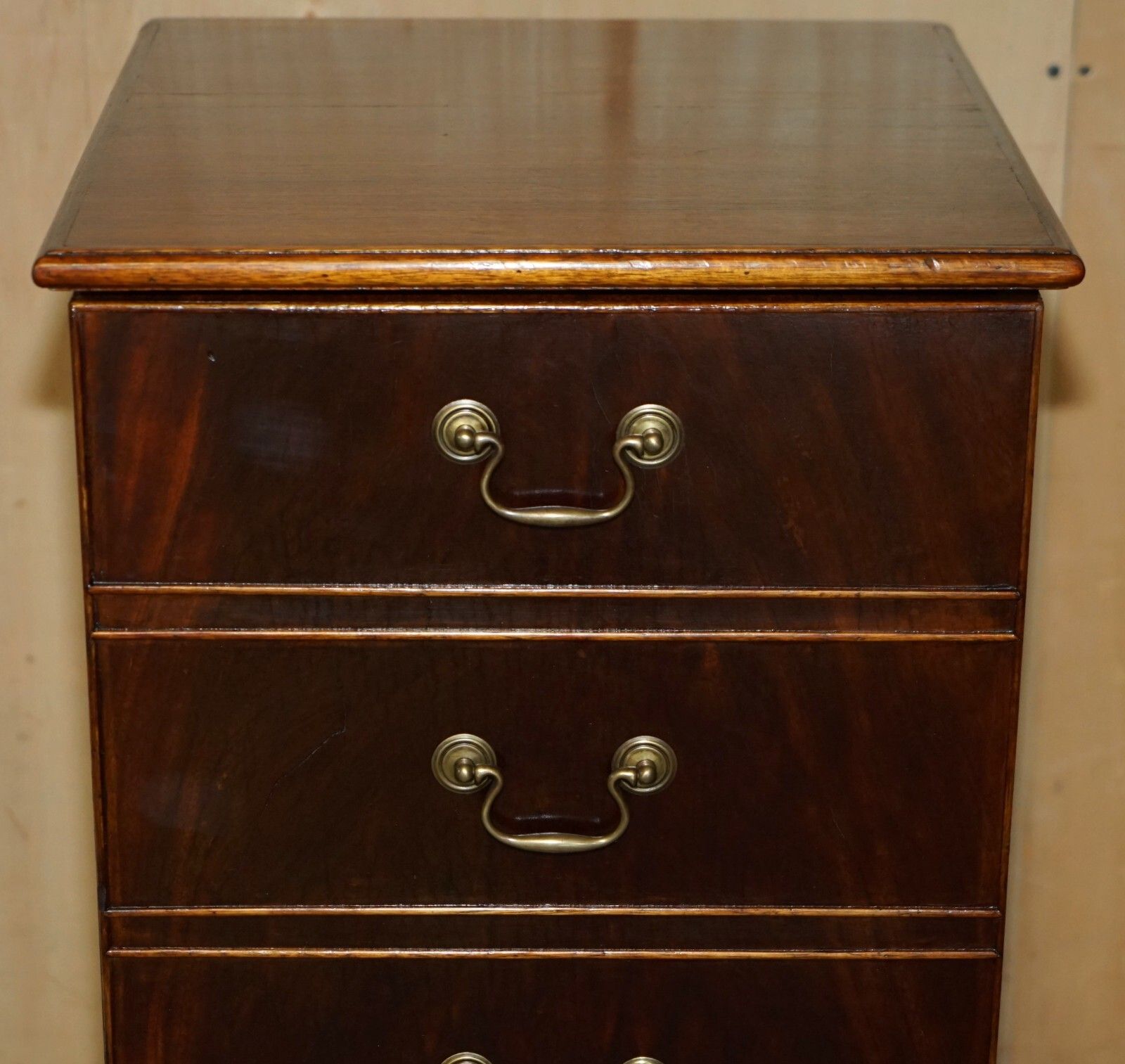 Vintage Mid Century Modern Flamed Mahogany Record Player Media Cabinet photo vintage