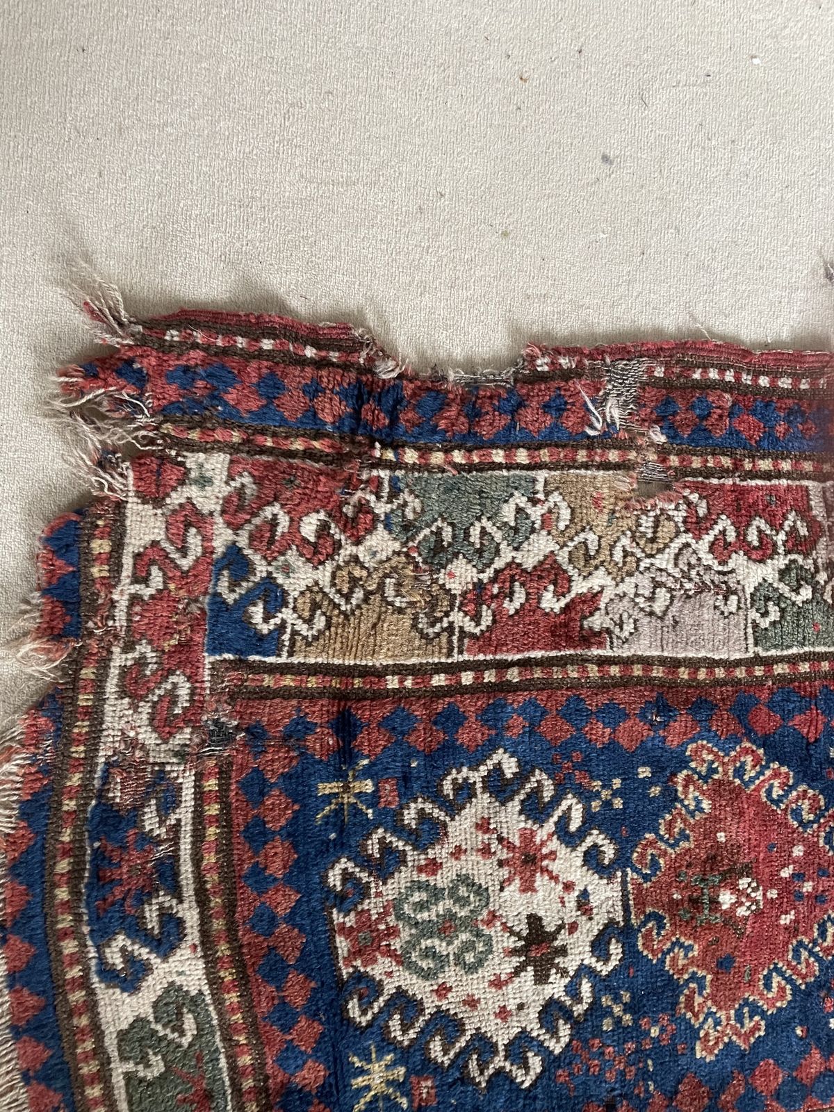photo furniture Antique Bordjalou Kazak Rug