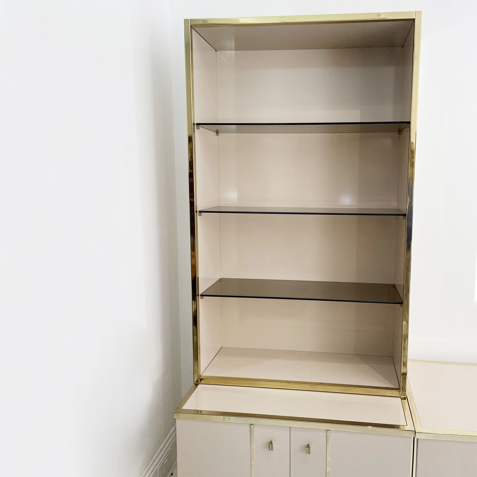 Renato Zevi Beige Brass Display Cabinet 70s Hollywood Regency Midcentury Glass photo Furniture