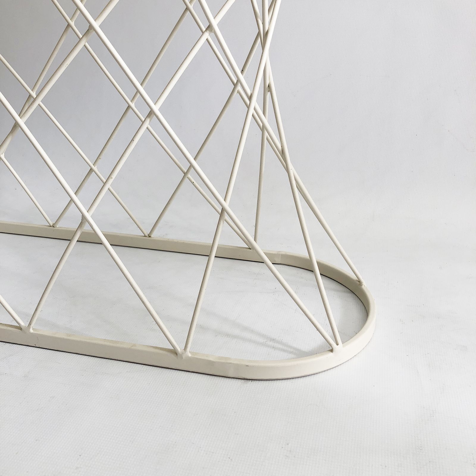 photo for sale White Twisted Console 1980s Isamu Noguchi Style USA Mid Century Oval
