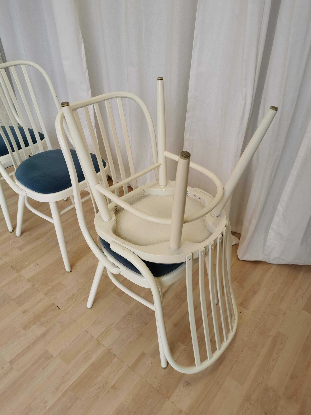 photo furniture Set Of 4 Vintage Bentwood Dining Chairs / 1980s Yugoslavia / Made In Ligna Style White Wooden Mid Century Dine Chairs With Blue Fabric Seat