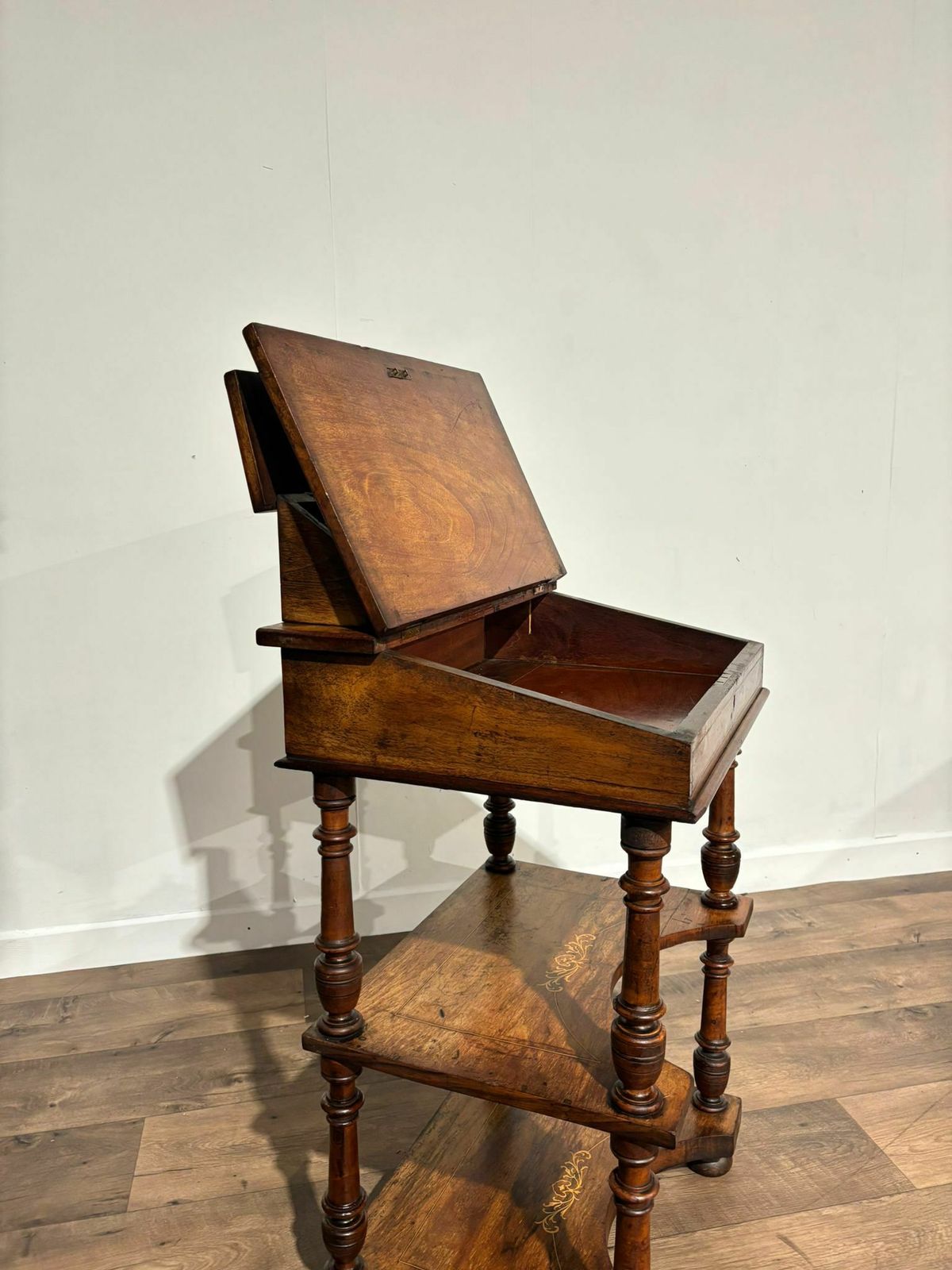 photo vintage Victorian Inlaid Walnut Davenport Style Desk