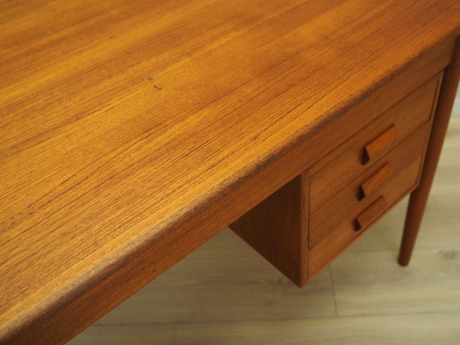 photo vinterior Teak Desk, Danish Design, 1960s, Designer: Børge Mogensen, Manufacturer: Søborg Møbler
