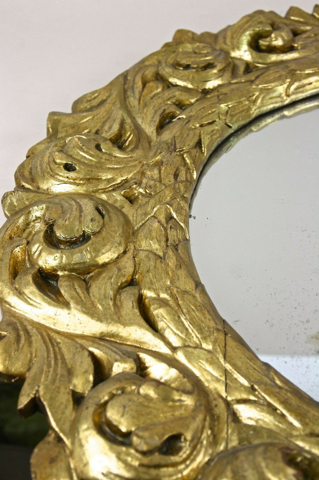 photo vinterior 19th Century Oval Gilt Florentine Mirror, Original , At Ca. 1810