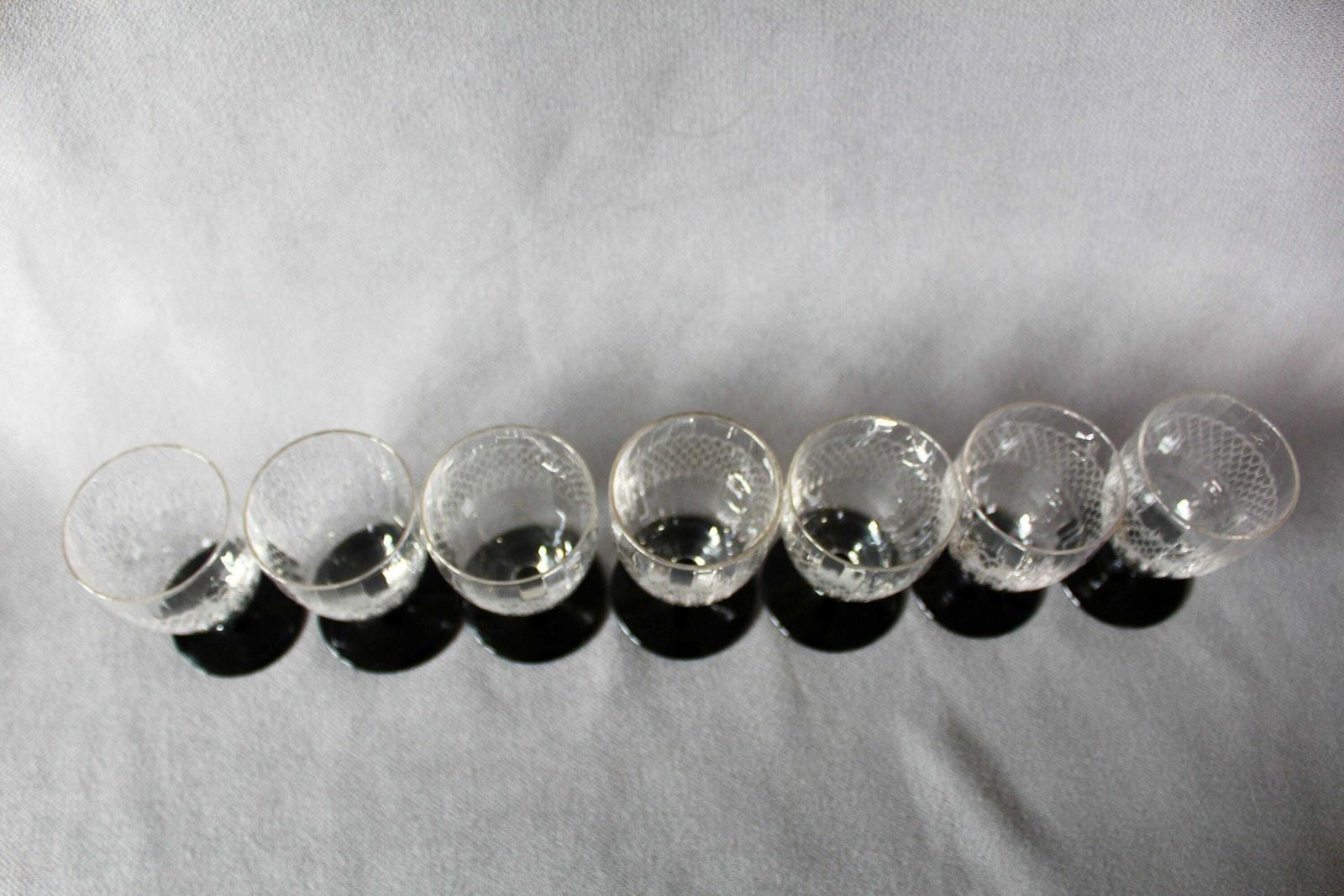 7 Art Deco Footed Liquor Glasses, Small Glasses, 100 Ml, Etched Glass, Black Glass Base, Wine Glasses, Bar Ware photo vintage
