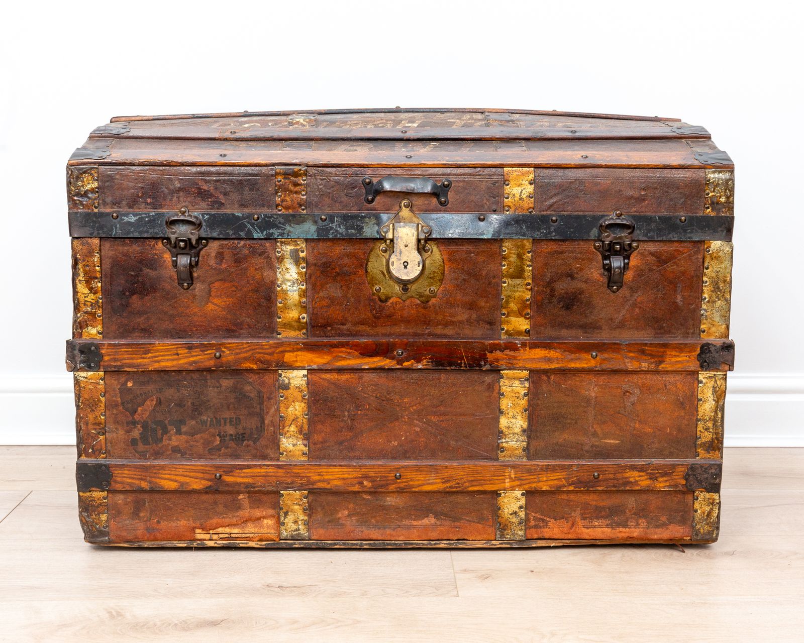 Victorian Leather Steamer Trunk Antiqu.E Domed Travelling Blanket Chest Travel Branded photo vintage