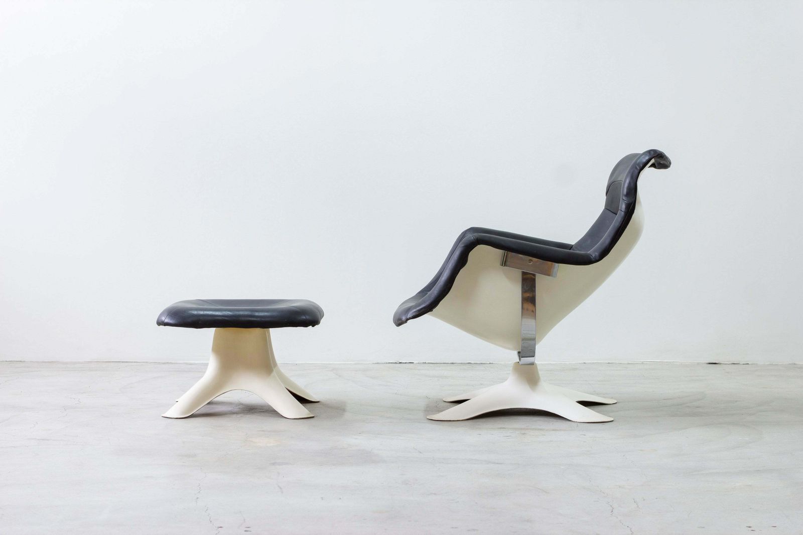 "Karuselli" Lounge Chair And Foot Stool By Yrjö Kukkapuro photo 14640.0
