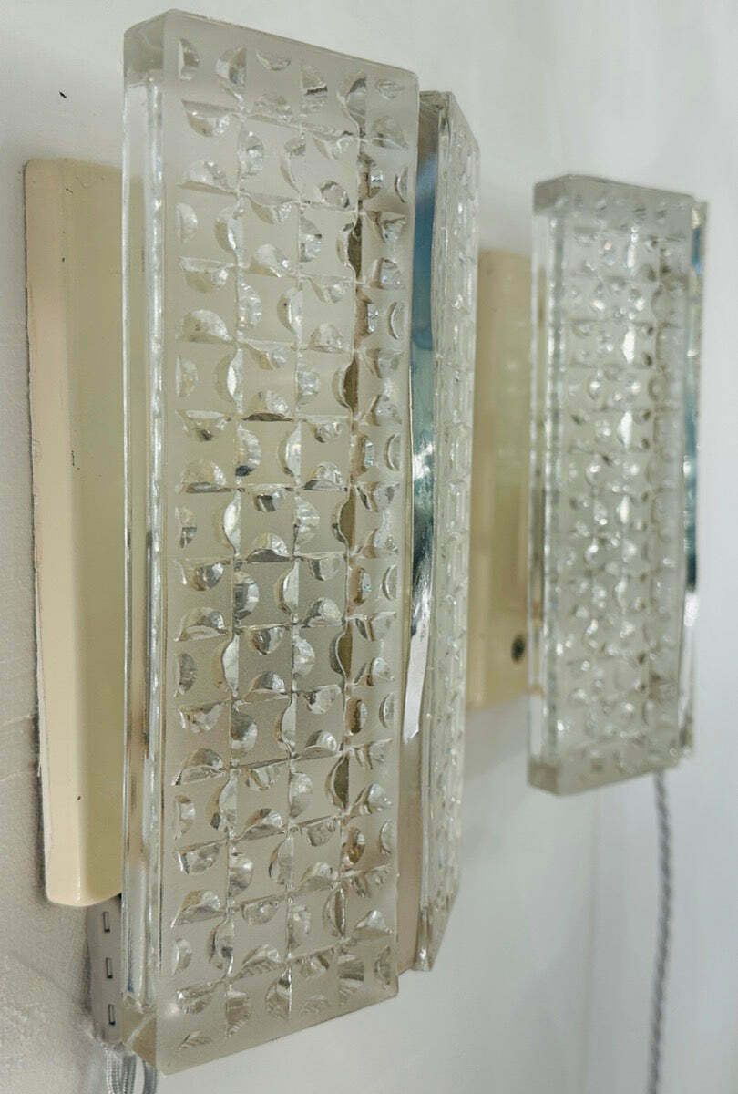 photo vinterior Pair Of 1960s Kaiser Leuchten Frosted Glass & Chrome Wall Lights