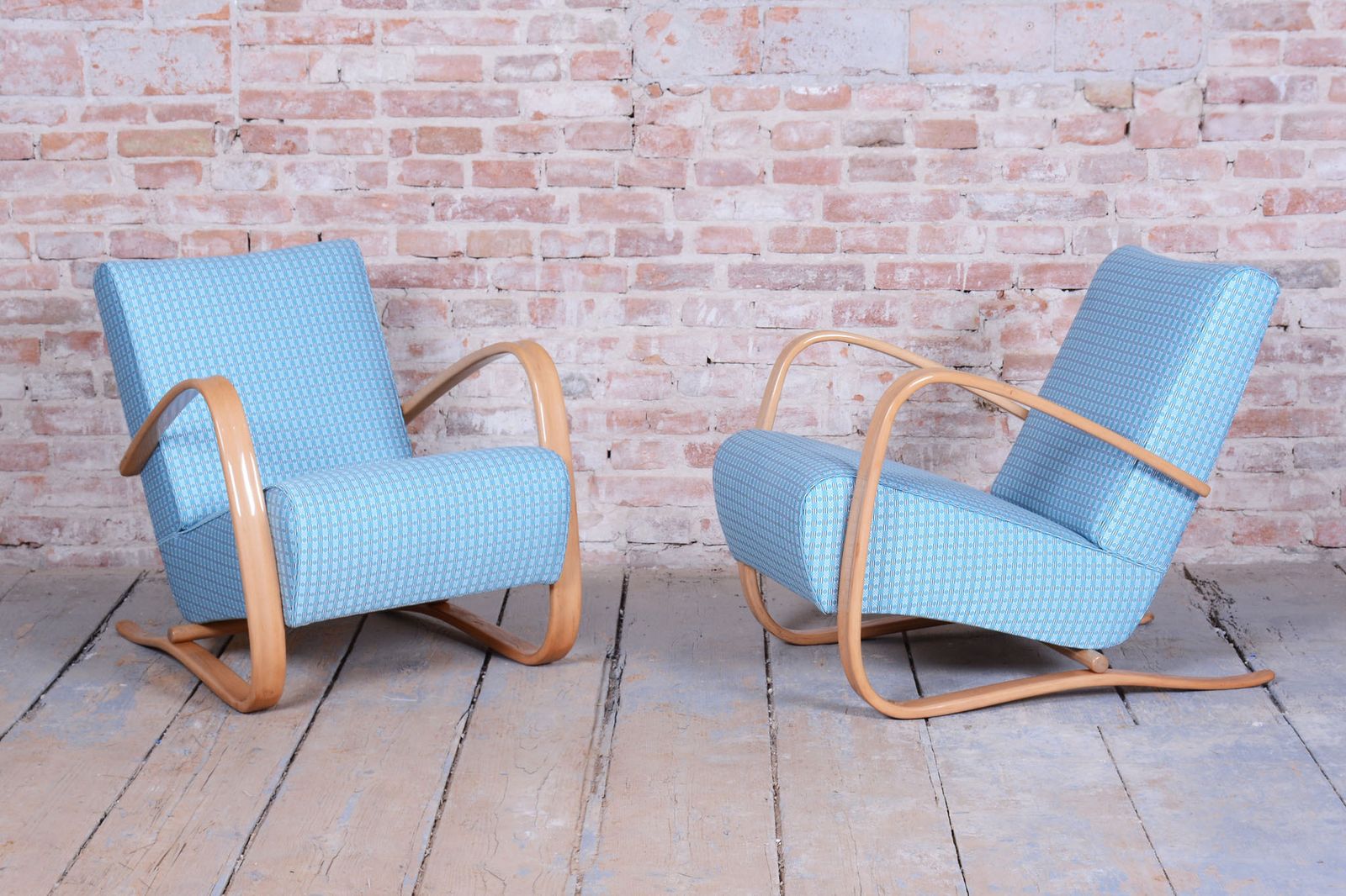 photo furniture Pair Of Restored H 269 Armchairs, By Jindrich Halabala, Up Zavody, Czech, 1930s