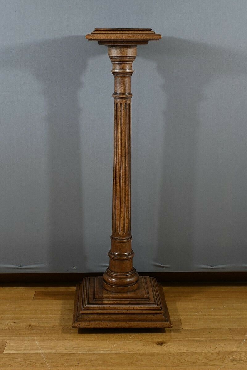 photo furniture Walnut Column, Louis XVI Style – 1920