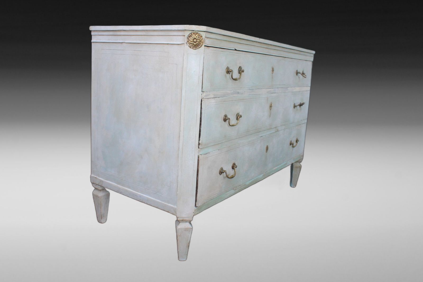 photo vinterior Elegant 18th Century Painted Gustavian Commode, C.1770. Original Patina, Mahogany And Oak Craftsmanship, Swedish Neoclassical Design.