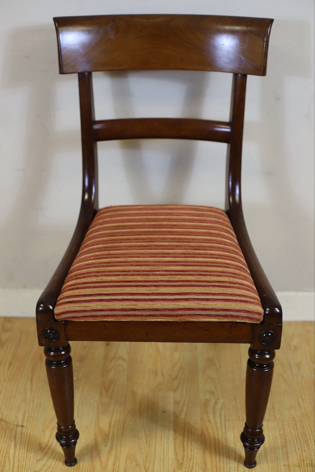 photo vintage Lovely Set Of Six Bar Back Dining Chairs