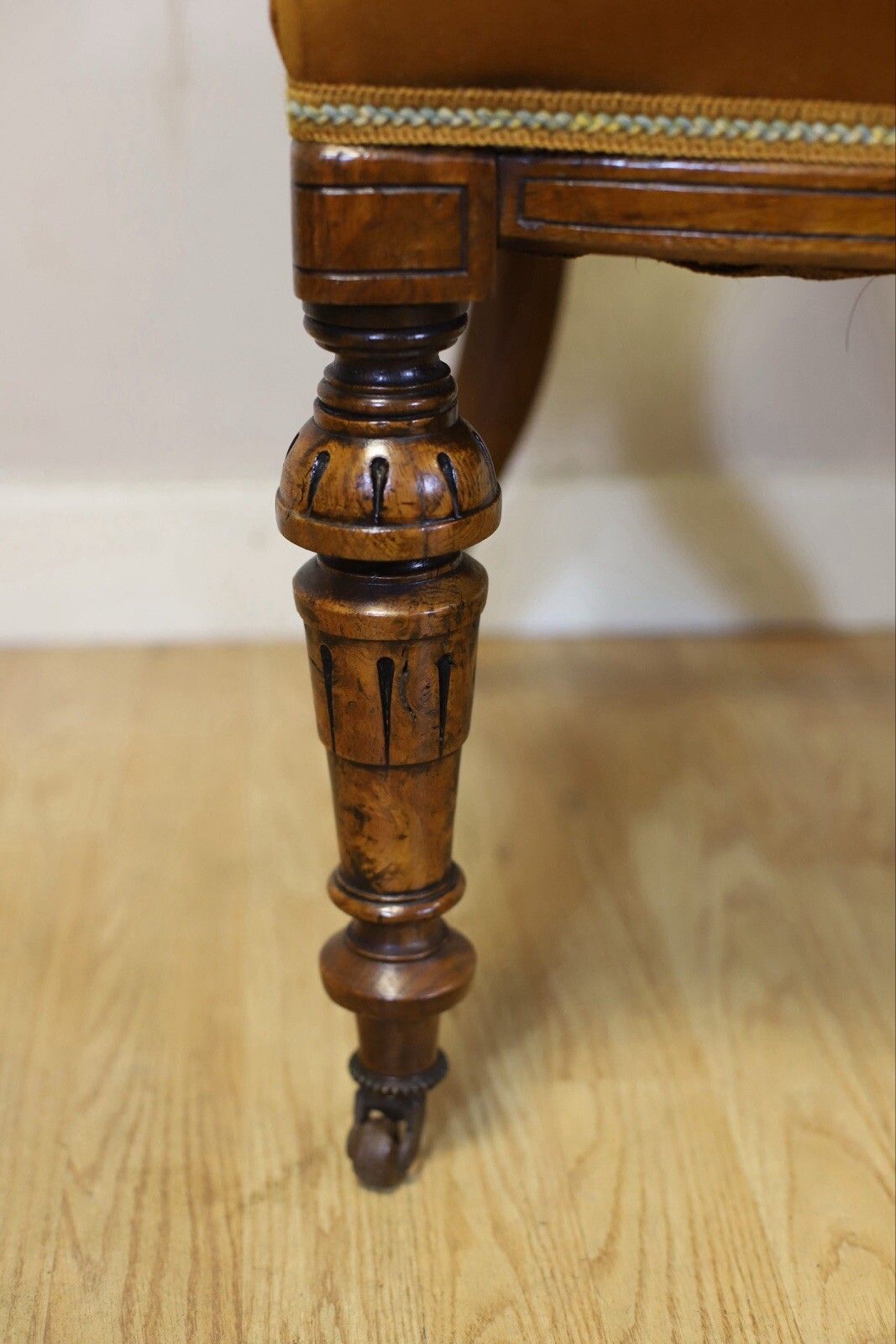 6950.0 Stunning Set Of Fourteen Victorian Pollard Oak Dinning Chairs photo