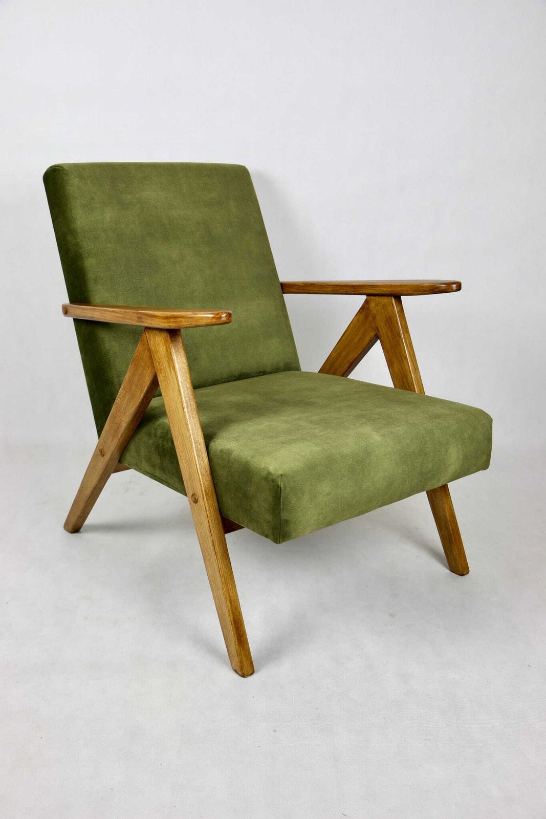 Armchair B 310 Var Olive Green Velvet