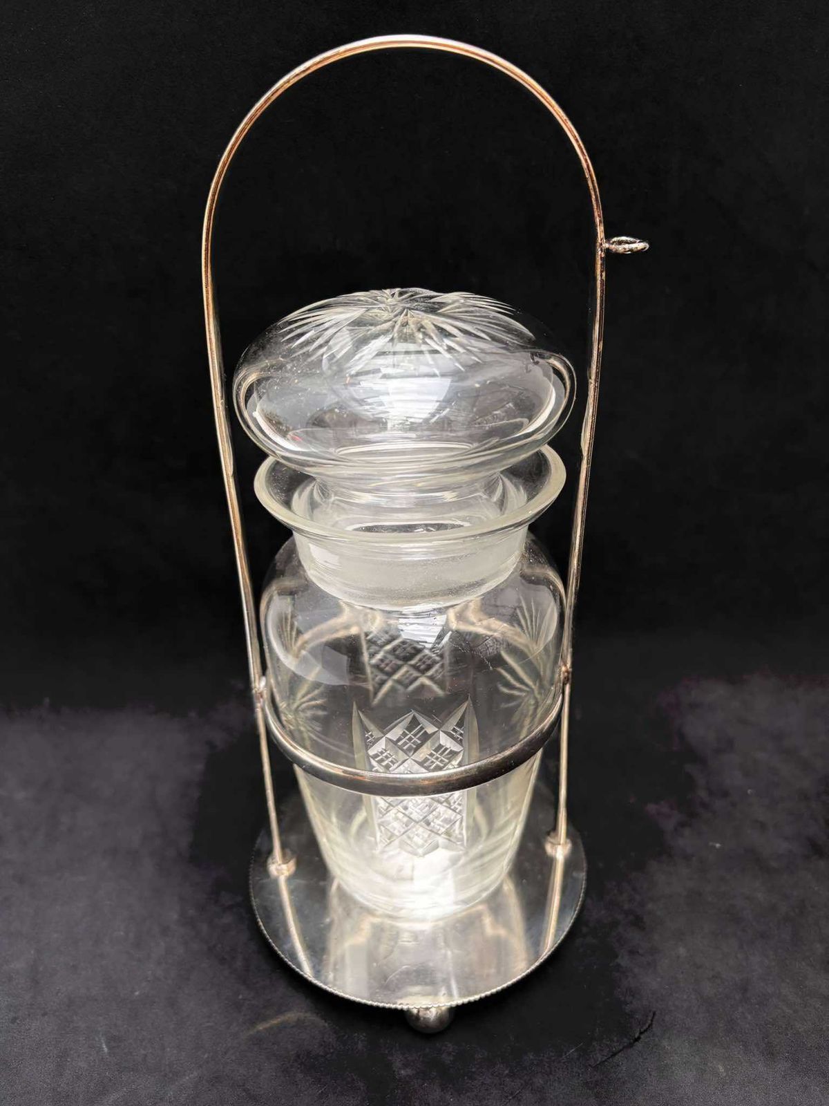 photo for sale Augurkenvaas Geslepen Kristal Verzilverd Engels Ca. Jaren 1890–1900 Tafelkruik Augurkenvaas Glas Op Standaard