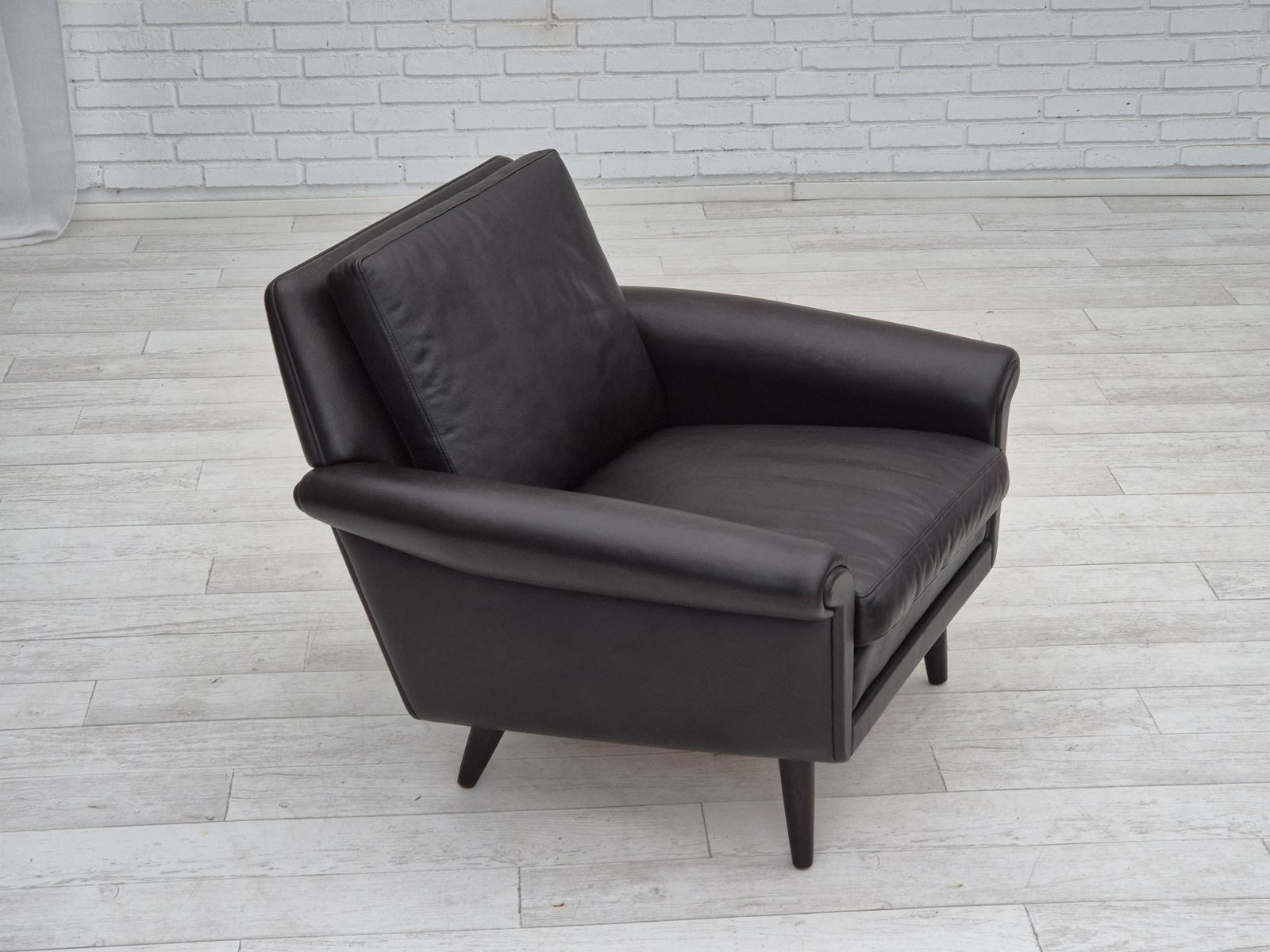 Meubels Ca. Jaren 1960, Deens Design Van Aage Christiansen, Model "Diplomat", Fauteuil Met Voetenbank. photo