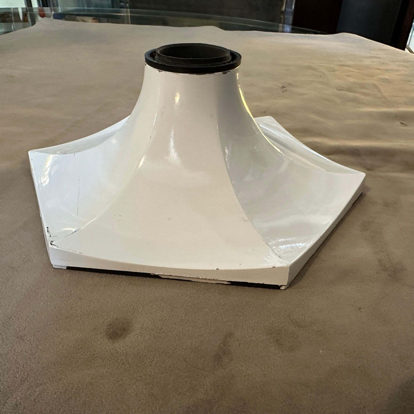photo vintage 1970s Space Age Fosnova Mod. Cloe 508 White Painted Metal Wall Sconce