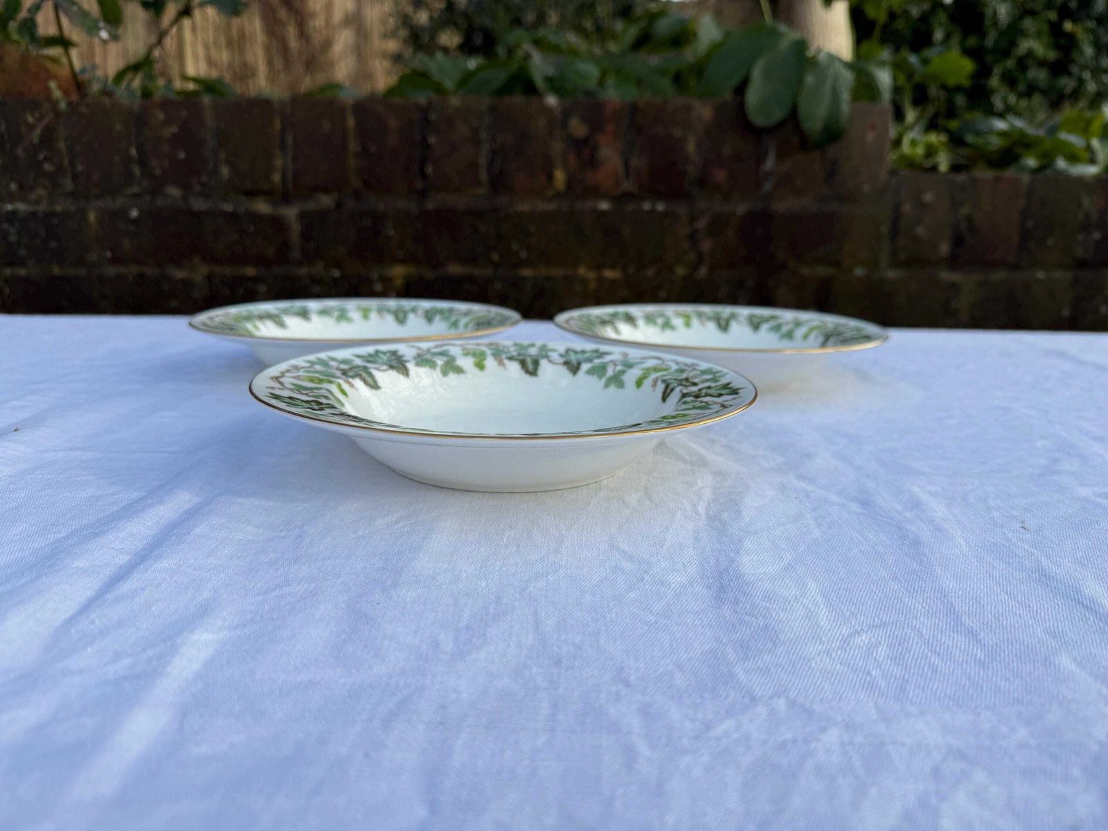 Part Dinner Service By Wedgwood Santa Clara Mid Century   Green Ivy Pattern, 16 Piece Set Incl Dinner Side Plates, Dessert Soup Bowls Jug photo for sale