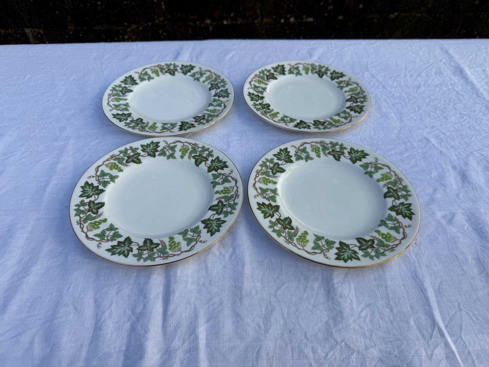Part Dinner Service By Wedgwood Santa Clara Mid Century   Green Ivy Pattern, 16 Piece Set Incl Dinner Side Plates, Dessert Soup Bowls Jug photo vinterior