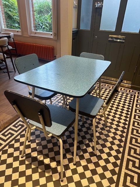 photo furniture 1960s Vintage Formica Dining Table With Four Chairs