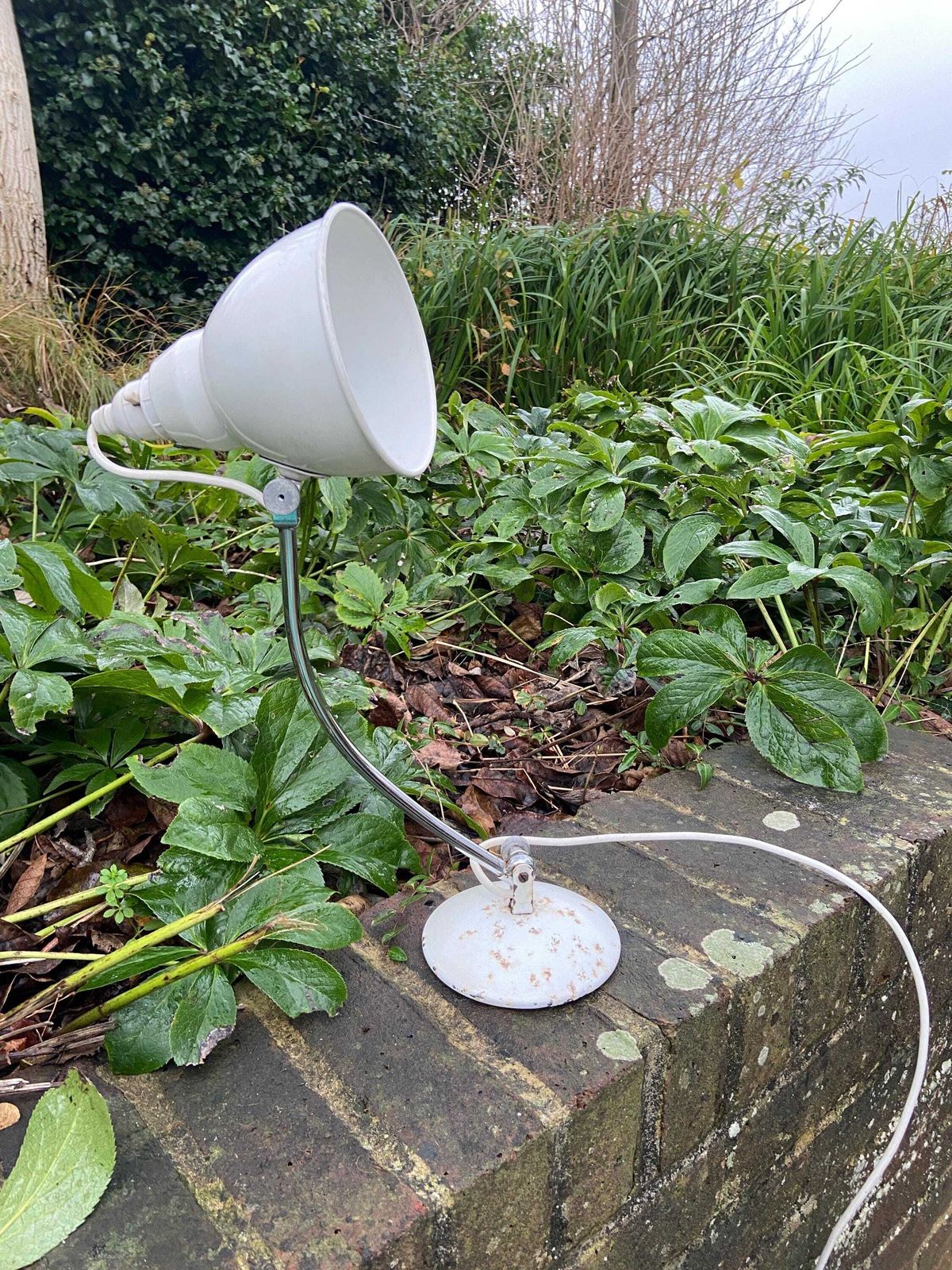 photo furniture Authentic Mid Century Desk Lamp In White And Silver Metal. Quality Retro Desk Or Study Lamp.